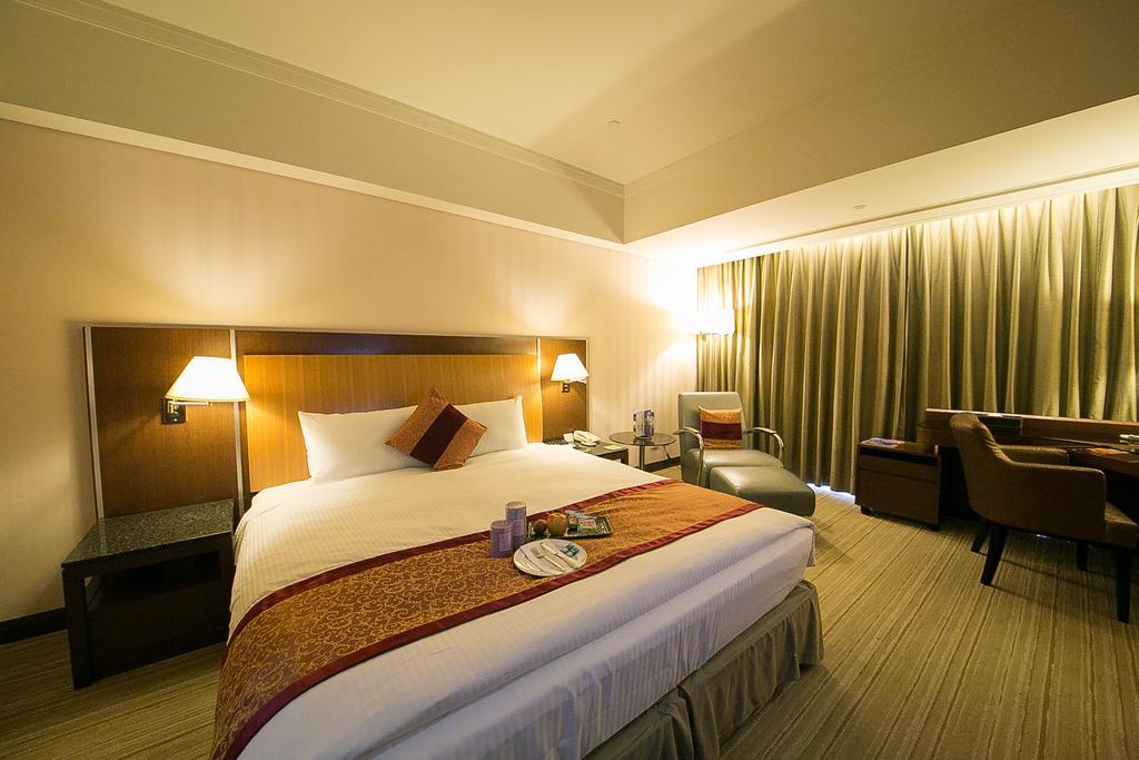 Evergreen Plaza Hotel - Tainan Oda fotoğraf