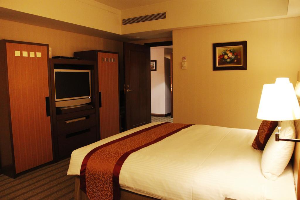 Evergreen Plaza Hotel - Tainan Oda fotoğraf A room at the hotel