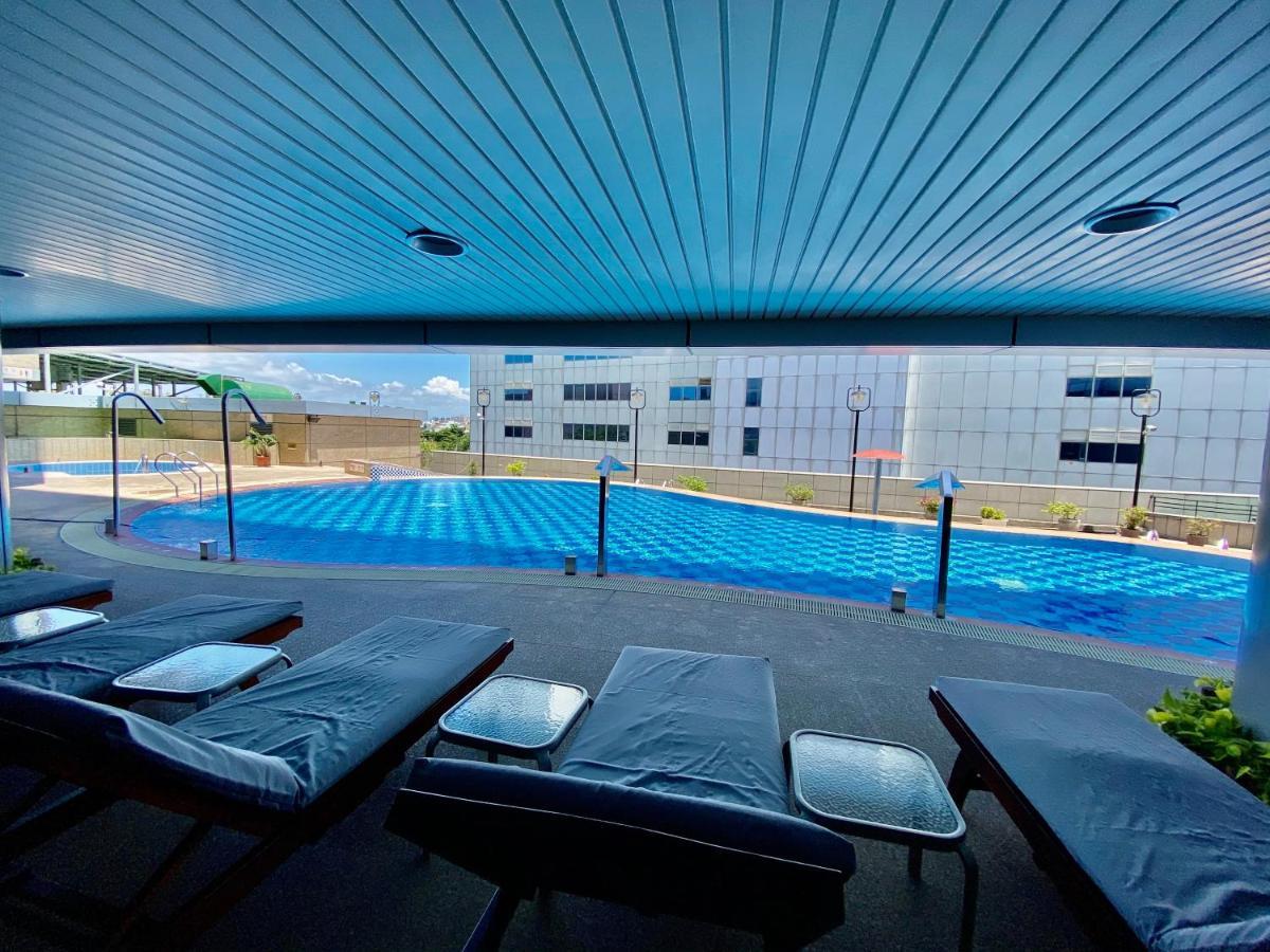 Evergreen Plaza Hotel - Tainan Dış mekan fotoğraf Swimming pool at the University of the Sunshine Coast