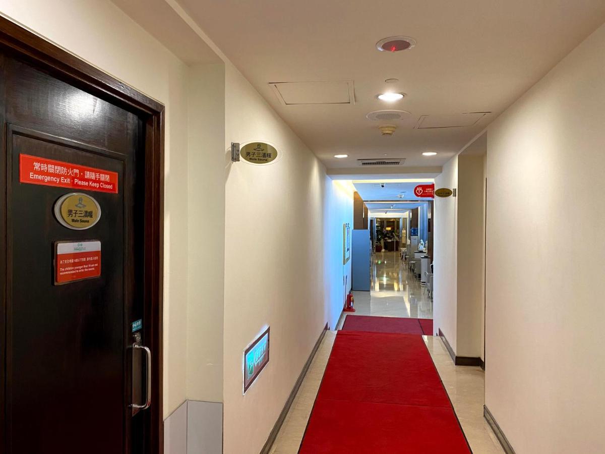 Evergreen Plaza Hotel - Tainan Dış mekan fotoğraf A corridor in the hotel